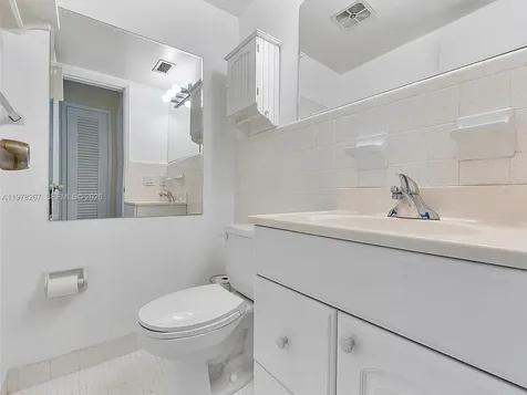 2050 NE 39th Street Lighthouse Point FL 33064