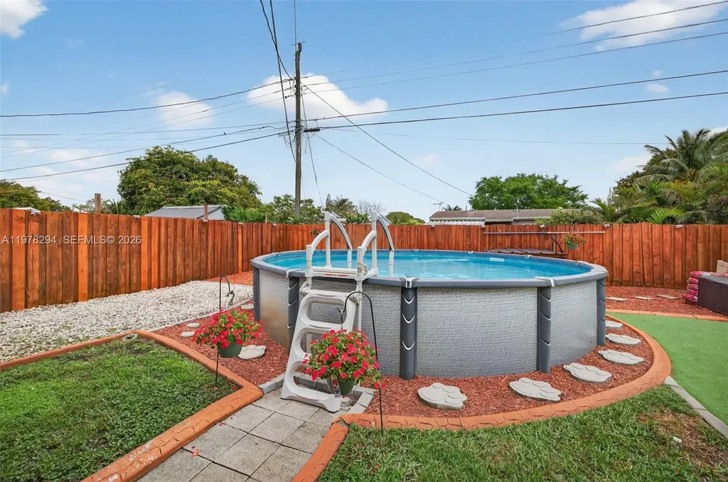 731 N 69th Avenue Hollywood FL 33024