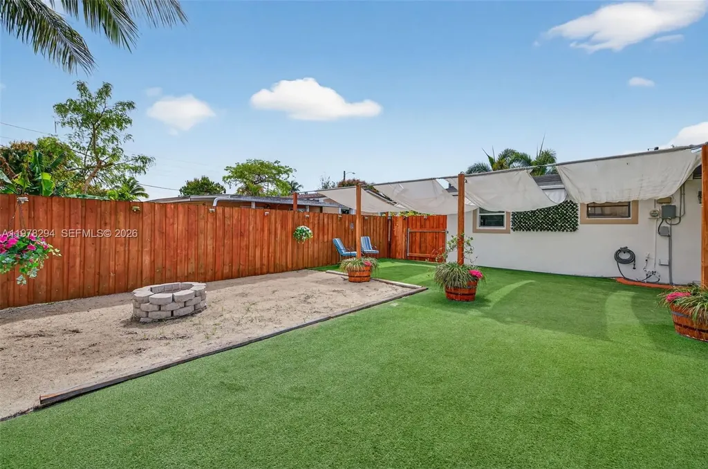 731 N 69th Avenue Hollywood FL 33024