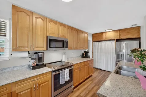 731 N 69th Avenue Hollywood FL 33024