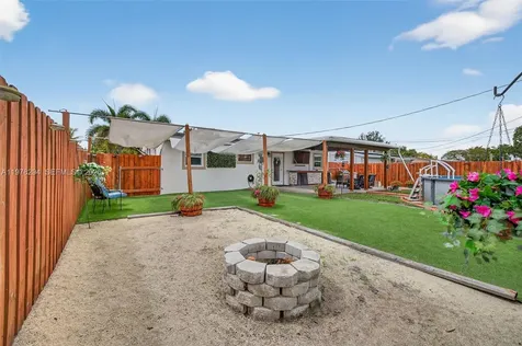 731 N 69th Avenue Hollywood FL 33024
