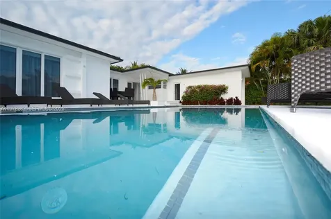 880 N Venetian Drive Miami Beach FL 33139