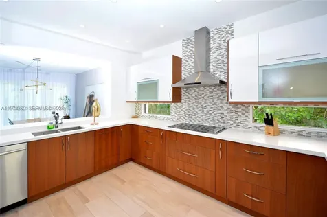 880 N Venetian Drive Miami Beach FL 33139
