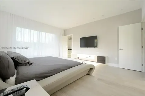 880 N Venetian Drive Miami Beach FL 33139