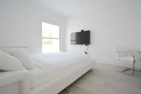 880 N Venetian Drive Miami Beach FL 33139