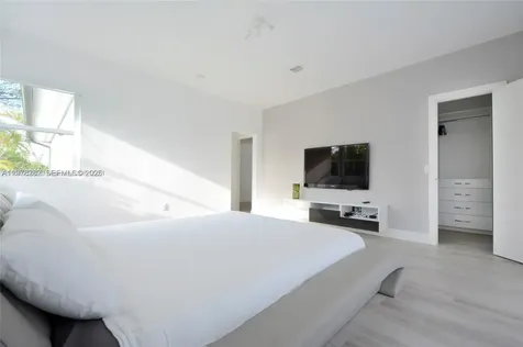 880 N Venetian Drive Miami Beach FL 33139