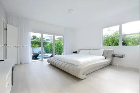880 N Venetian Drive Miami Beach FL 33139