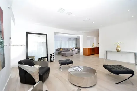880 N Venetian Drive Miami Beach FL 33139