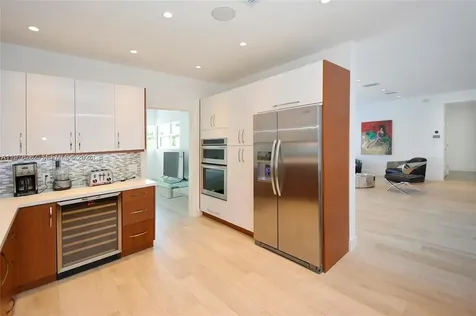 880 N Venetian Drive Miami Beach FL 33139