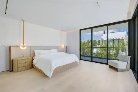 3457 Oak Avenue Miami FL 33133