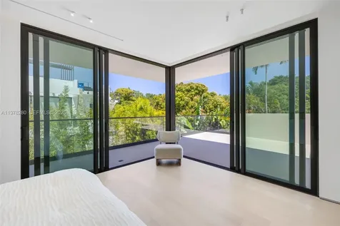 3457 Oak Avenue Miami FL 33133