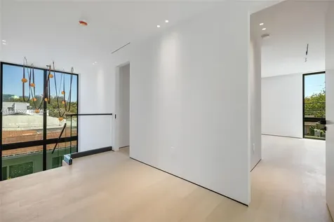 3457 Oak Avenue Miami FL 33133