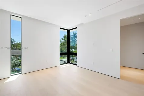 3457 Oak Avenue Miami FL 33133