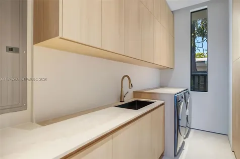 3457 Oak Avenue Miami FL 33133