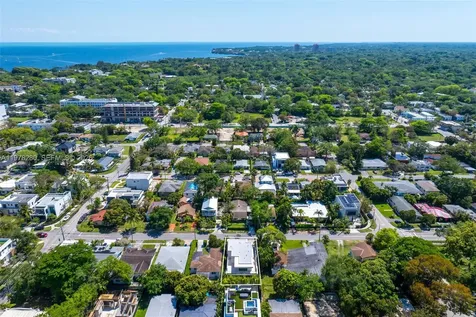 3457 Oak Avenue Miami FL 33133