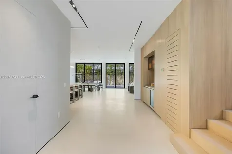 3457 Oak Avenue Miami FL 33133