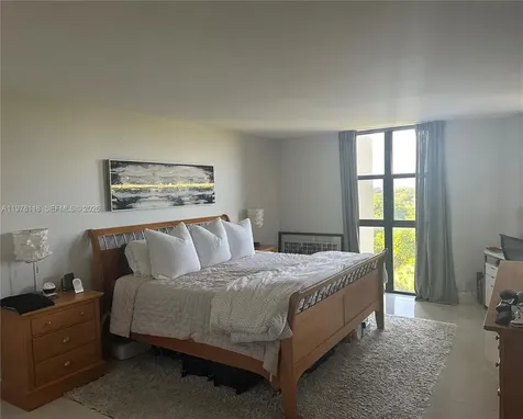 1000 Quayside Terrace Miami FL 33138