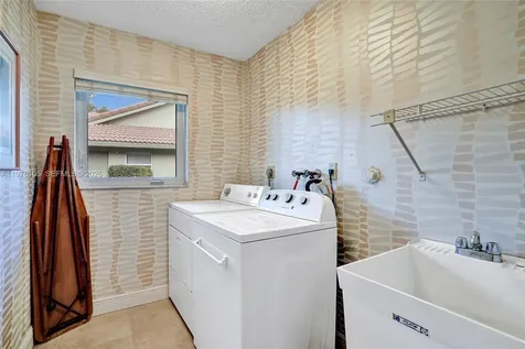 5093 NW 86th Way Coral Springs FL 33067