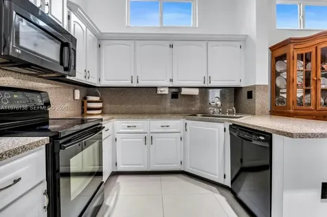 529 Lakeside Circle Sunrise FL 33326