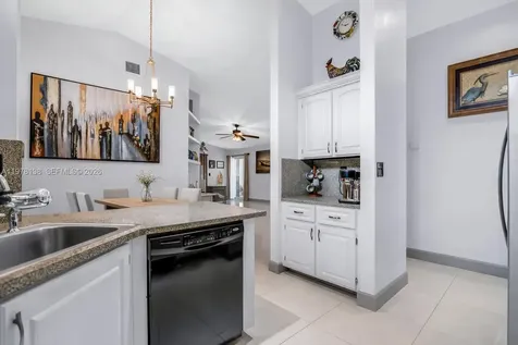 529 Lakeside Circle Sunrise FL 33326