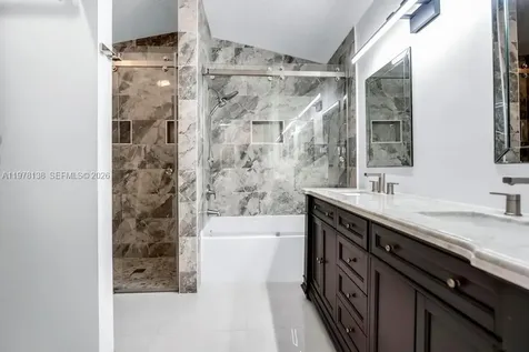 529 Lakeside Circle Sunrise FL 33326