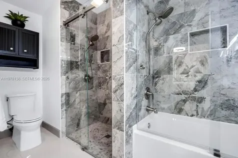 529 Lakeside Circle Sunrise FL 33326