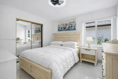 529 Lakeside Circle Sunrise FL 33326