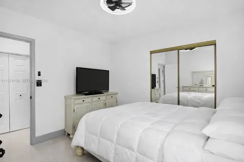 529 Lakeside Circle Sunrise FL 33326