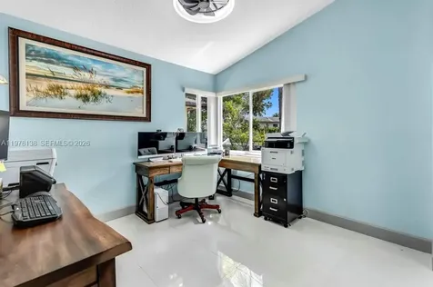529 Lakeside Circle Sunrise FL 33326