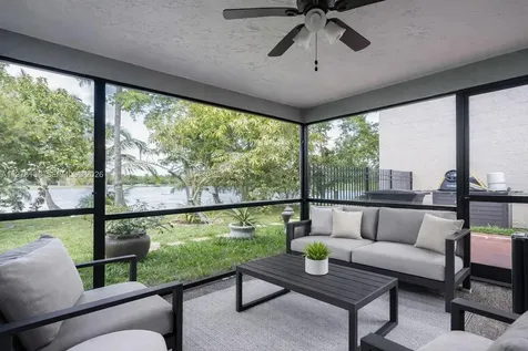 529 Lakeside Circle Sunrise FL 33326