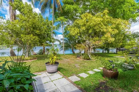 529 Lakeside Circle Sunrise FL 33326