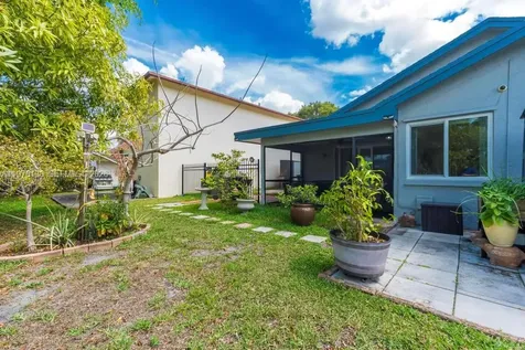 529 Lakeside Circle Sunrise FL 33326