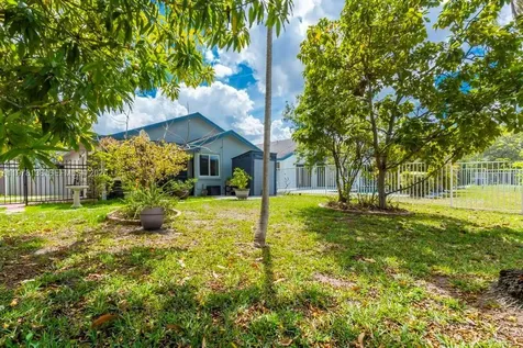 529 Lakeside Circle Sunrise FL 33326