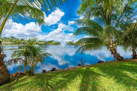 529 Lakeside Circle Sunrise FL 33326