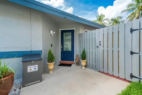 529 Lakeside Circle Sunrise FL 33326