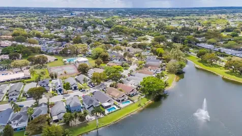 529 Lakeside Circle Sunrise FL 33326