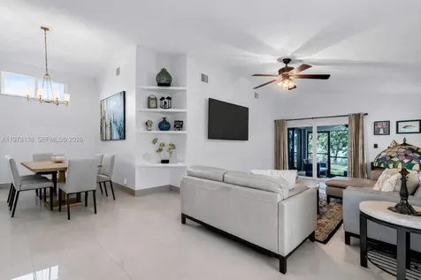 529 Lakeside Circle Sunrise FL 33326