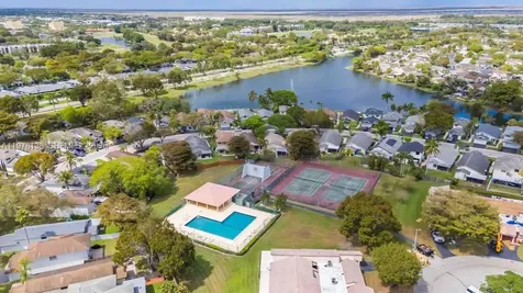 529 Lakeside Circle Sunrise FL 33326