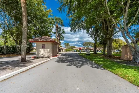 529 Lakeside Circle Sunrise FL 33326