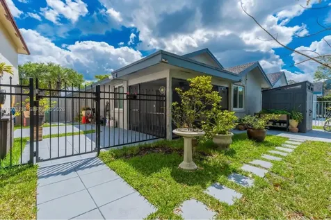 529 Lakeside Circle Sunrise FL 33326