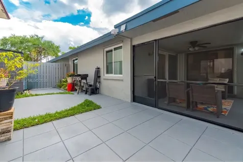 529 Lakeside Circle Sunrise FL 33326