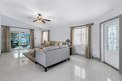 529 Lakeside Circle Sunrise FL 33326