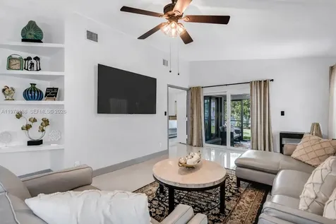529 Lakeside Circle Sunrise FL 33326