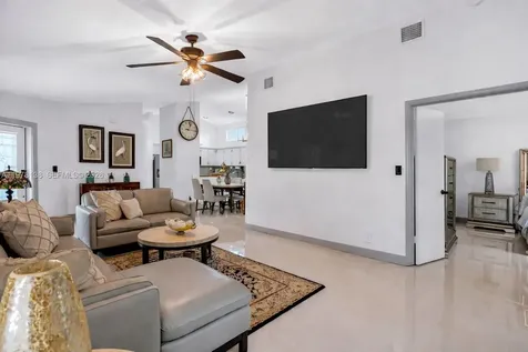 529 Lakeside Circle Sunrise FL 33326