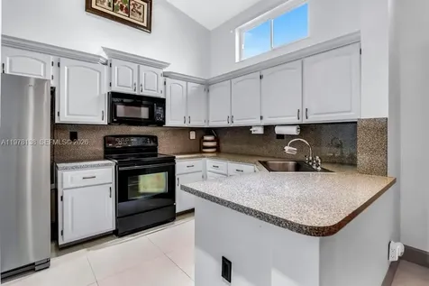529 Lakeside Circle Sunrise FL 33326