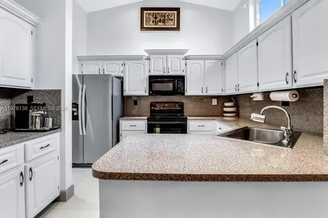 529 Lakeside Circle Sunrise FL 33326