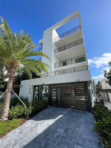 1930 Bay Drive Miami Beach FL 33141