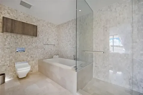 88 SW 7th Street Miami FL 33130