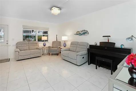 580 Egret Drive Hallandale Beach FL 33009