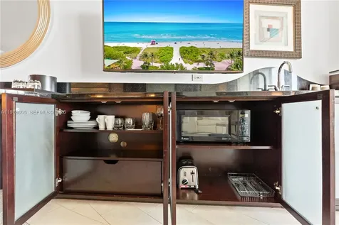 4391 Collins Avenue Miami Beach FL 33140